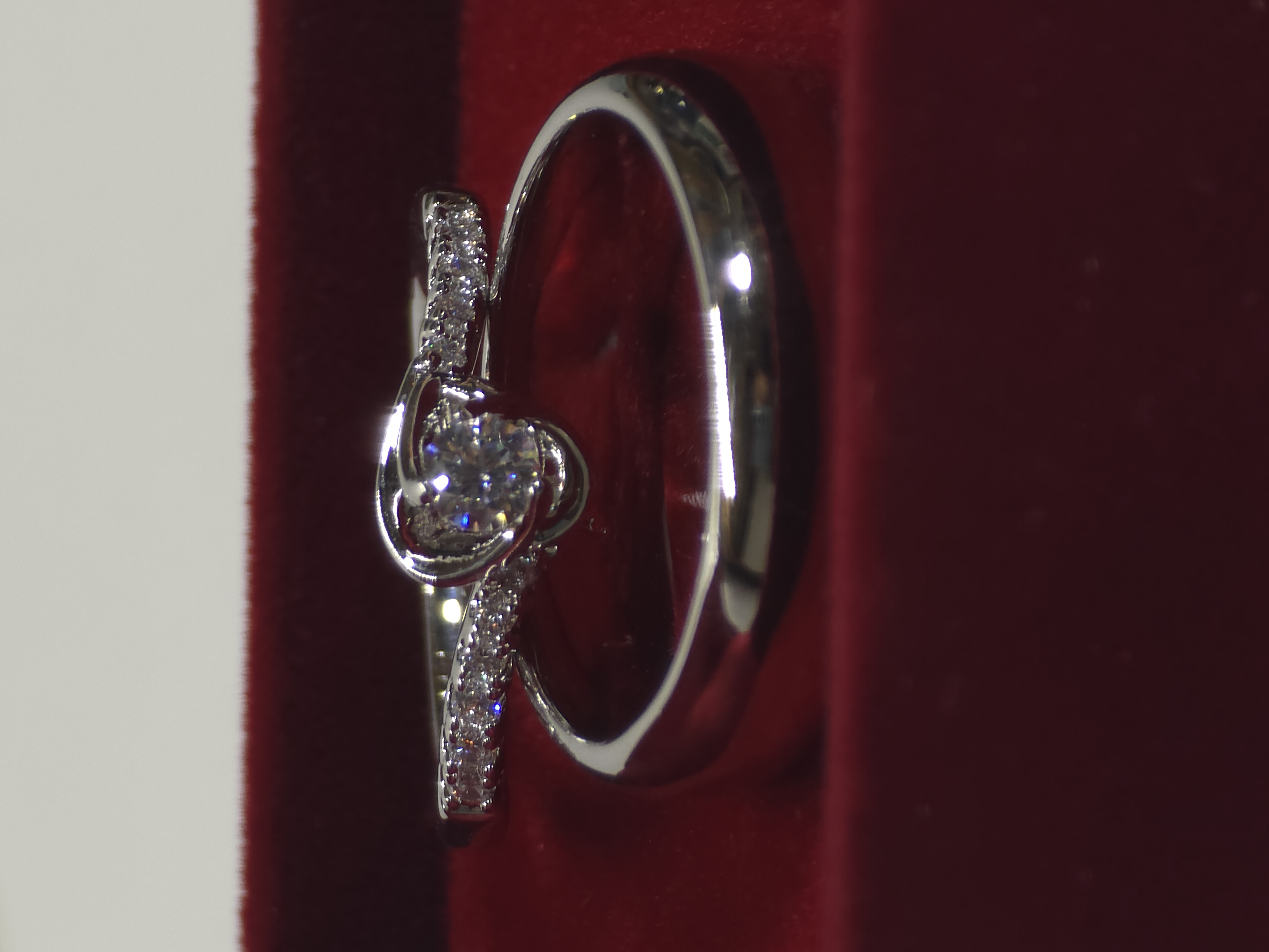Lumier Latido - Set de anillos de promesa